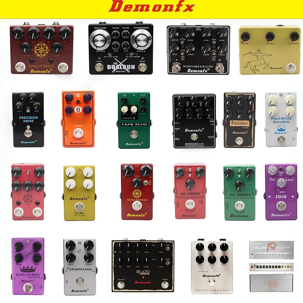Coleção de pedais de efeito Demonfx para guitarra e baixo com diversos efeitos visíveis.