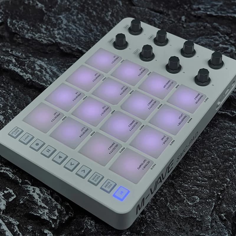 Controlador MIDI M-VAVE SMC-PAD com 16 Teclas RGB Retroiluminadas e 8 Botões