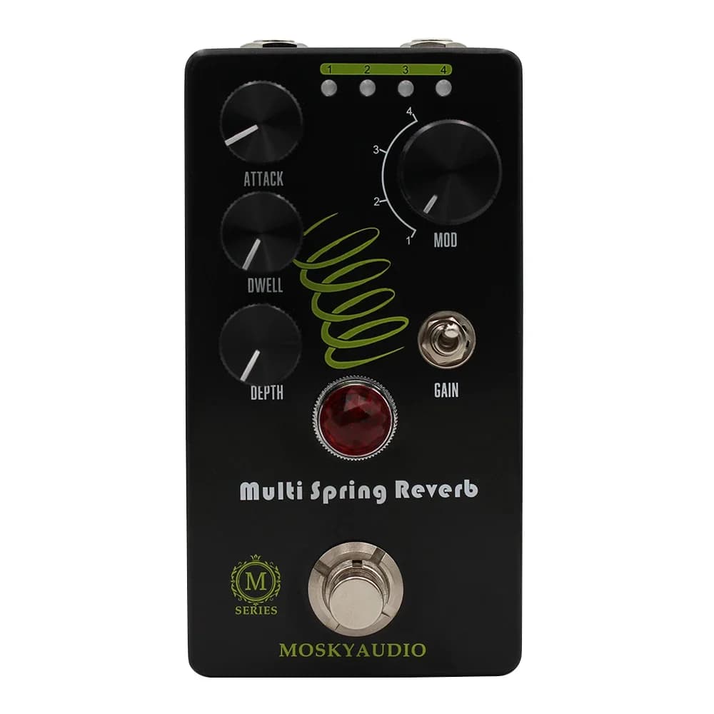 Pedal de efeito MOSKY Multi Spring Reverb para guitarra e baixo, preto com botões de controle rotulados e botão central vermelho.