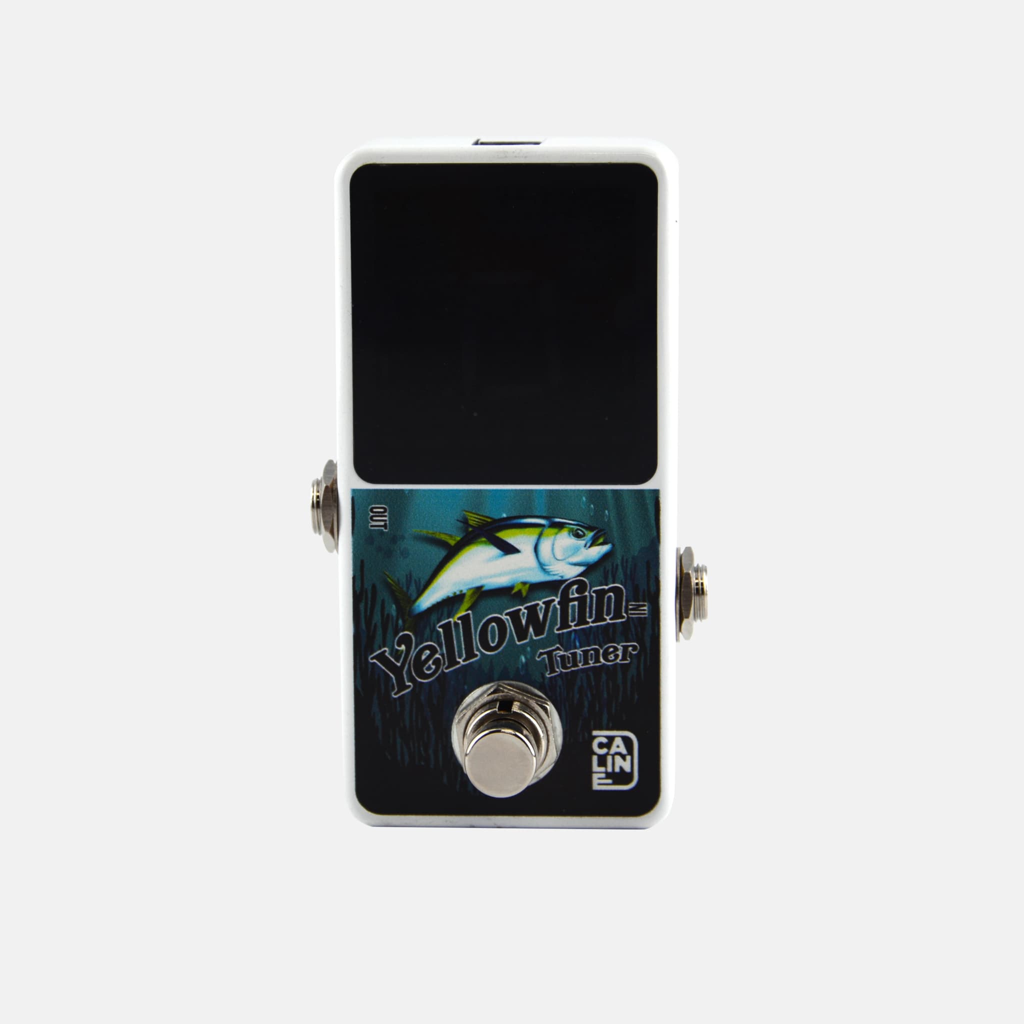 Afinador de pedal Caline G015 para baixo de guitarra elétrica com fundo preto e branco e imagem de peixe amarelo