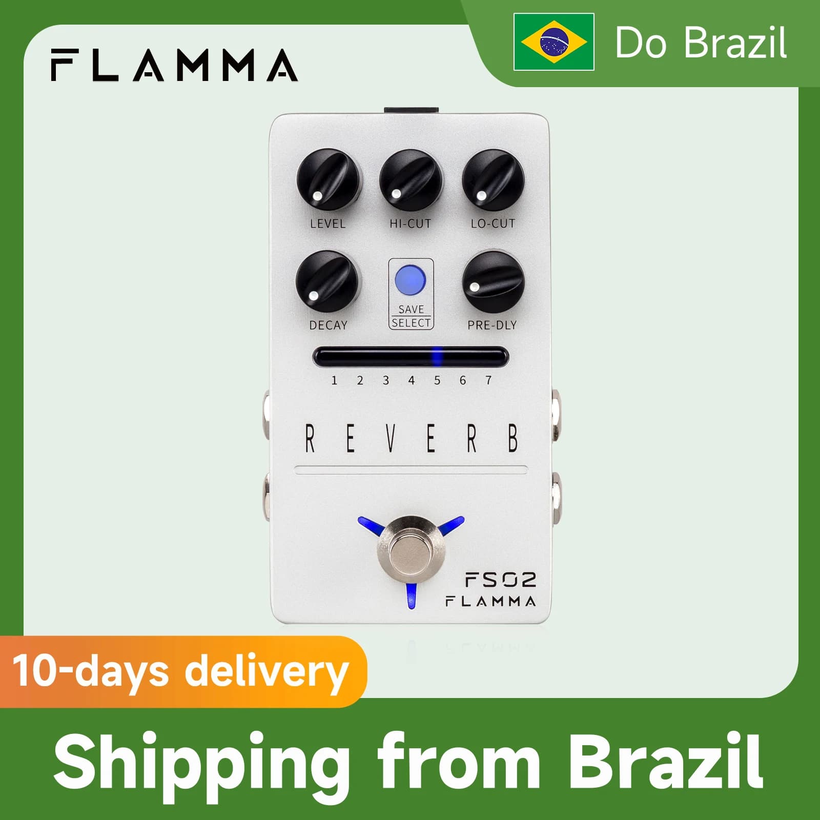 Pedal de efeitos FLAMMA FS02 branco com botões pretos e central azul, fundo verde, sete botões numerados e controle deslizante central