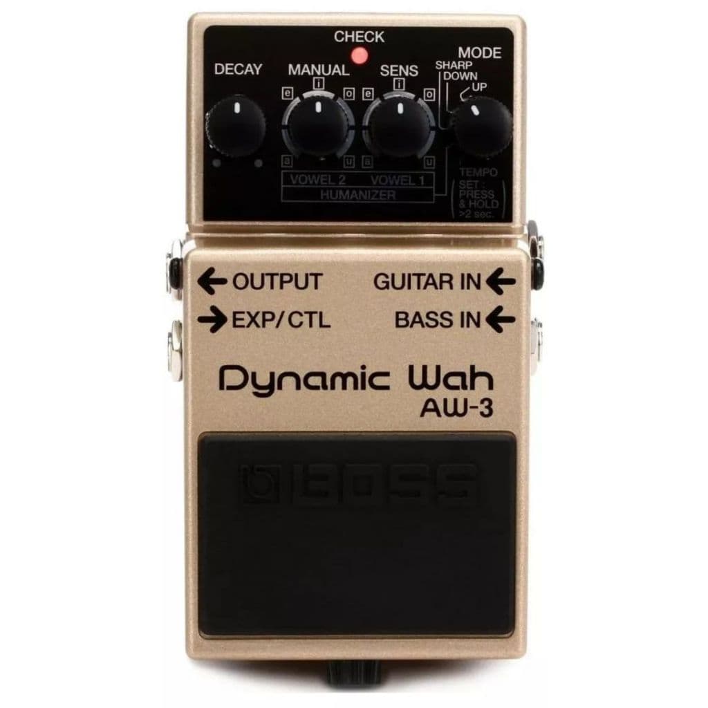 Pedal Boss Dynamic Wah AW-3 em fundo branco com botões de controle rotulados