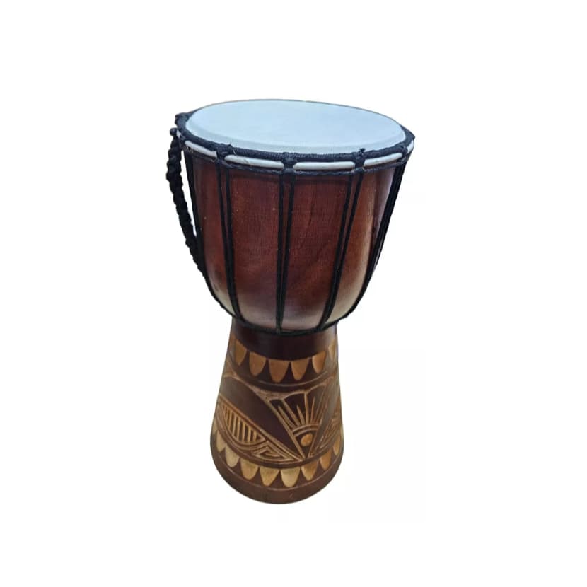 Tambor djembe africano de madeira e couro sintético, 30 cm, com desenho geométrico, branco, ângulo inclinado