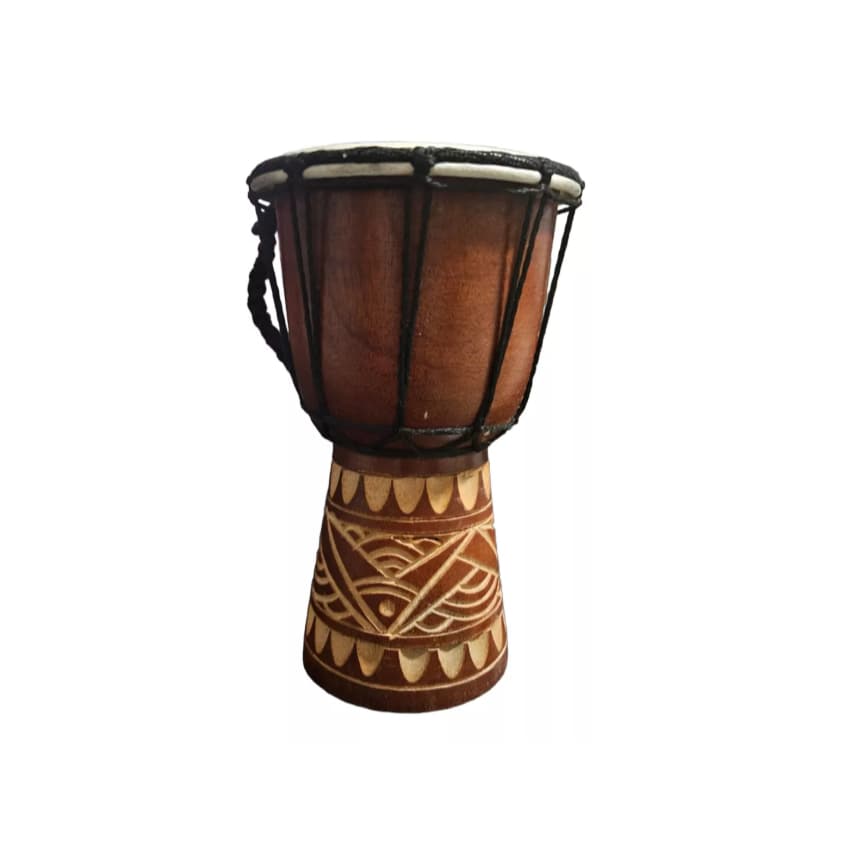 Tambor Djembe Africano 20 cm, marrom com detalhes geométricos, fundo branco