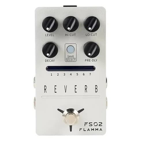 Pedal de guitarra FS02 da Flamma, branco com botões pretos, sete efeitos de reverberação, botão central, texto FS02 FLAMMA.