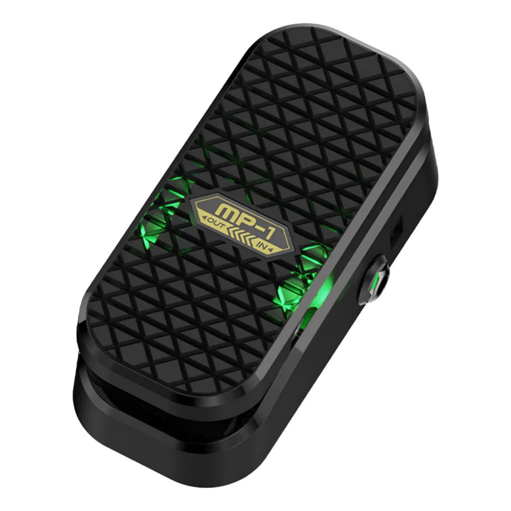 Pedal de efeito WAH WAH para guitarra elétrica com logotipo MP-1, ângulo frontal, fundo branco.