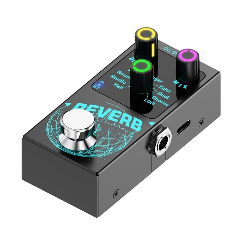 Pedais de efeito digital para guitarra com nove modos, design compacto, botões de controle coloridos e botão giratório central.