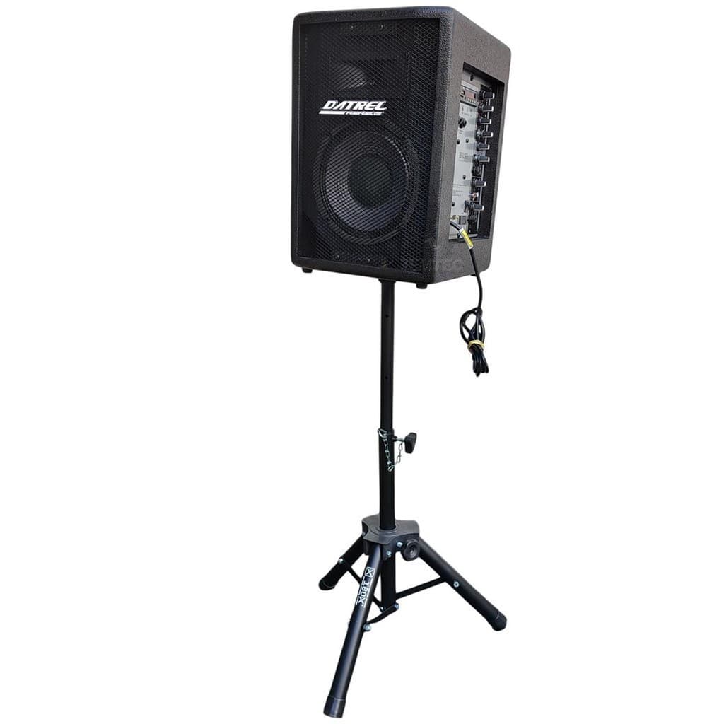Caixa de som ativa 8 polegadas 150W RMS com tripé, preta, da DATREL, em fundo branco