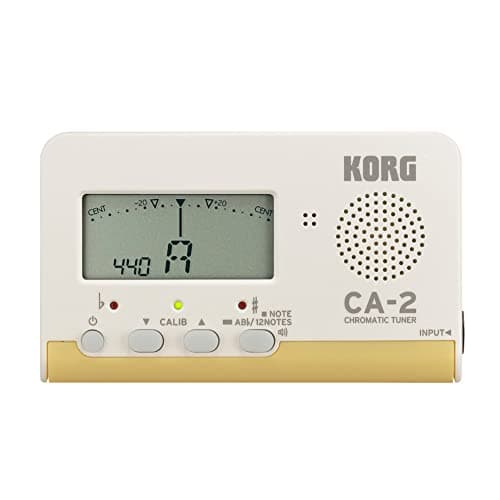 Afinador cromático Korg CA-2 branco com display digital e botões de ajuste de afinação.