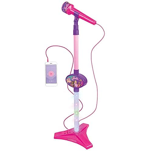 Microfone Barbie Dreamtopia com pedestal rosa e base triangular, conectado a um smartphone branco.