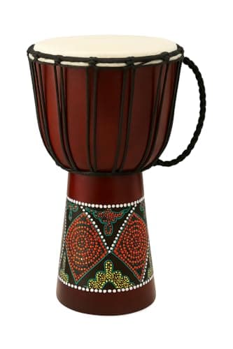 Tambor Djembe marrom com decoração colorida, cabeça branca e cordas pretas