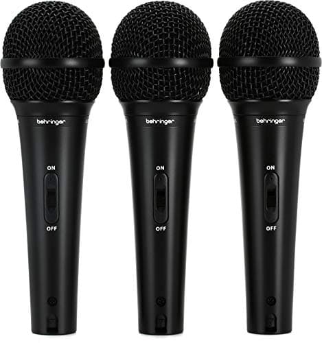 Kit com 3 microfones dinâmicos Behringer XM1800S, microfones pretos com grade em malha e controle ON/OFF