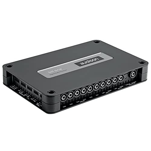 Processador digital de áudio Audison Bit One 090500 em preto com etiqueta prateada e conectores visíveis