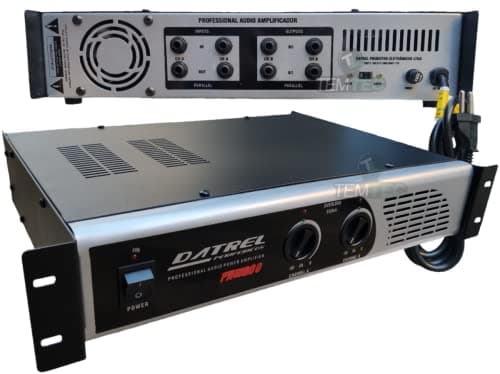 Amplificador de áudio profissional Datrel 600 watts, com ventilação e botões rotativos, logotipo na frente.