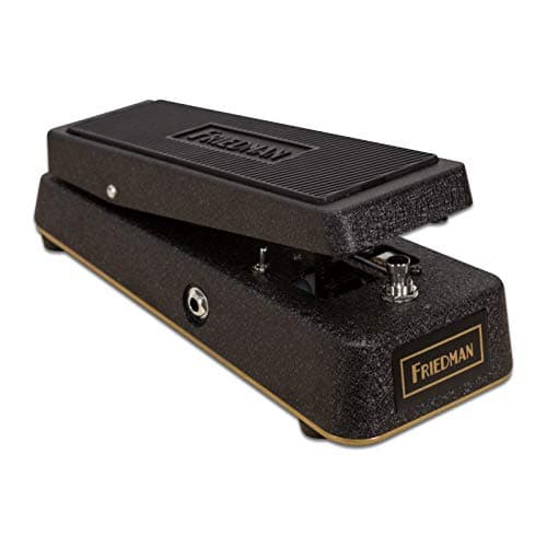 Pedal de efeitos Friedman No More Tears Gold-72 Wah, preto com detalhes dourados, ângulo frontal.