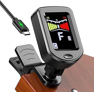 Afinador de guitarra recarregável New Bee com tela colorida, conectado a um cabo USB e clipado a um instrumento musical.