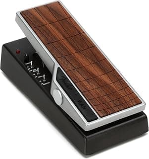 Pedal de efeito Wah da Fender com acabamento em madeira e base metálica, controles de ajuste visíveis