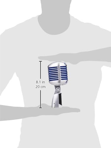 Tamanho do microfone Shure Super55 demonstrado com figura humana para escala