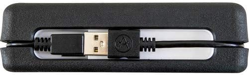 Parte traseira do teclado controlador Arturia MicroLab Black mostrando cabo USB integrado e conector USB tipo A.