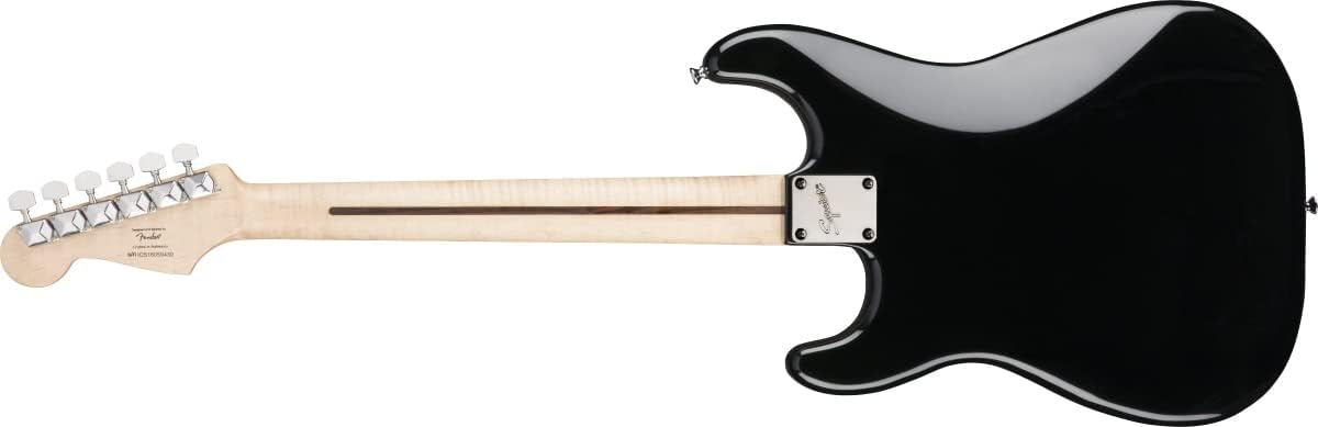 Vista traseira da guitarra Squier Bullet Stratocaster com corpo preto e braço em madeira clara.