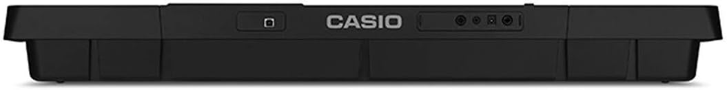 Parte traseira do teclado Casio CT-X700 mostrando conexões para fonte, fone, amplificador e pedal.