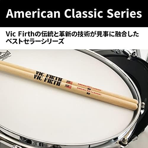 Baquetas Vic Firth American Classic 8D sobre bateria, com texto promocional em inglês e japonês.