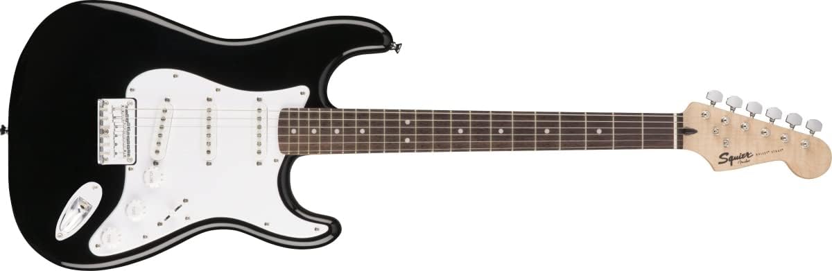Guitarra elétrica Squier Bullet Stratocaster preta com três captadores single-coil, braço em madeira clara e escala escura.