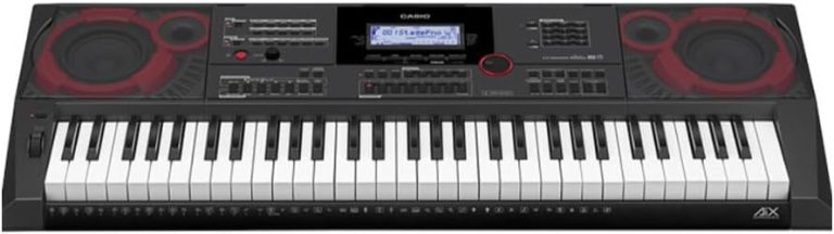 Teclado Casio CT-X5000 portátil com 61 teclas sensíveis ao toque e painel de controle multifunção com tela LCD azul.