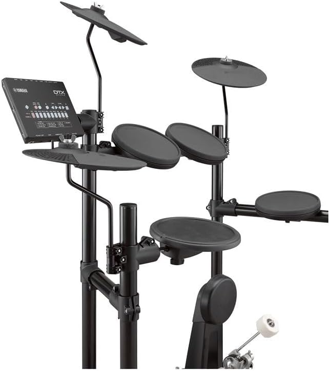 Yamaha DTX452K bateria eletrônica preta lateral com módulo de controle e pedal de bumbo