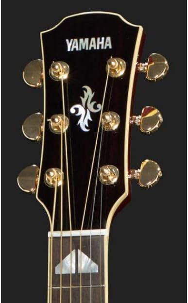Cabeçote do violão Yamaha APX1000 CR com logo Yamaha branco e tarraxas douradas