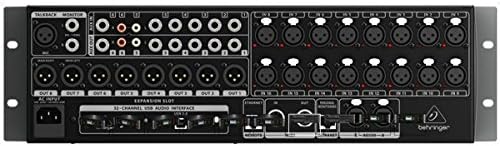 Painel traseiro da Behringer X32 RACK com conexões XLR, USB e slot de expansão, rack preto.