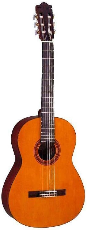 Violão clássico acústico Yamaha C-45II com cordas de nylon em acabamento natural, corpo de madeira clara e laterais escuras.