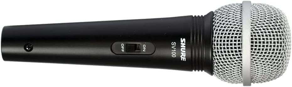 Microfone dinâmico Shure SV100 preto com grade metálica prateada em fundo branco