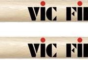 Baquetas Vic Firth Rock para bateria com ponta oval de nogueira, modelo American Classic, acabamento natural.