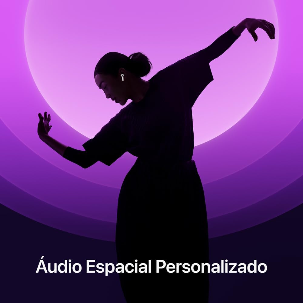 Silhueta de pessoa usando Apple AirPods 4 branco, com texto sobre áudio espacial personalizado.