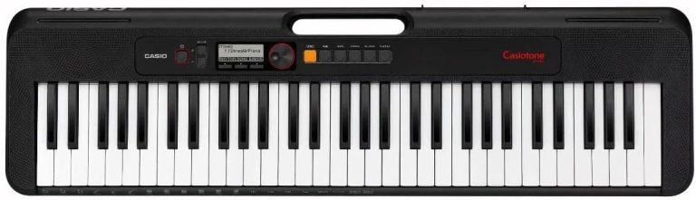 Teclado musical Casio CT-S195 preto com 61 teclas e controles digitais centrais.