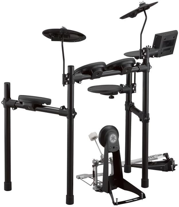 Bateria eletrônica Yamaha DTX452K com módulo e pedal de bumbo vista lateral