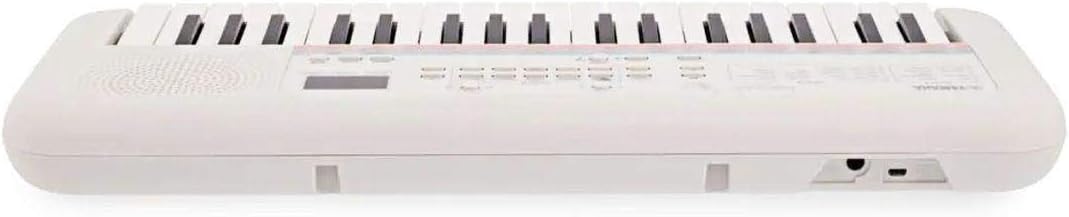 Lateral traseira do teclado portátil infantil Yamaha PSS-E30 mostrando conexões e teclas.