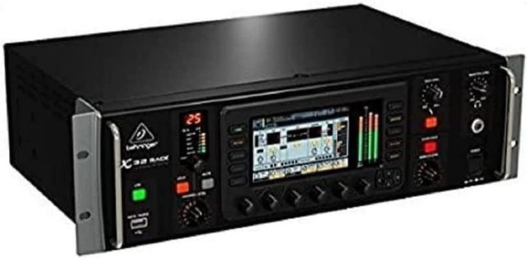 Behringer X32 RACK Mesa de Som Digital com 22 canais, tela colorida, botões e indicadores LED, rack preto.