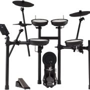 Roland TD-07KV bateria eletrônica preta com vários tambores, pratos, pedal e controle digital