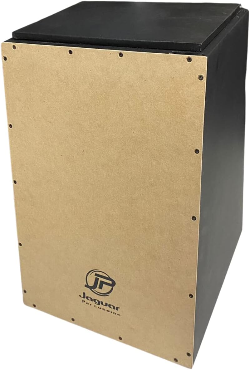 Cajon acústico Jaguar Percussion CJ1000 K2 com tampo de madeira clara e corpo preto visto de lado