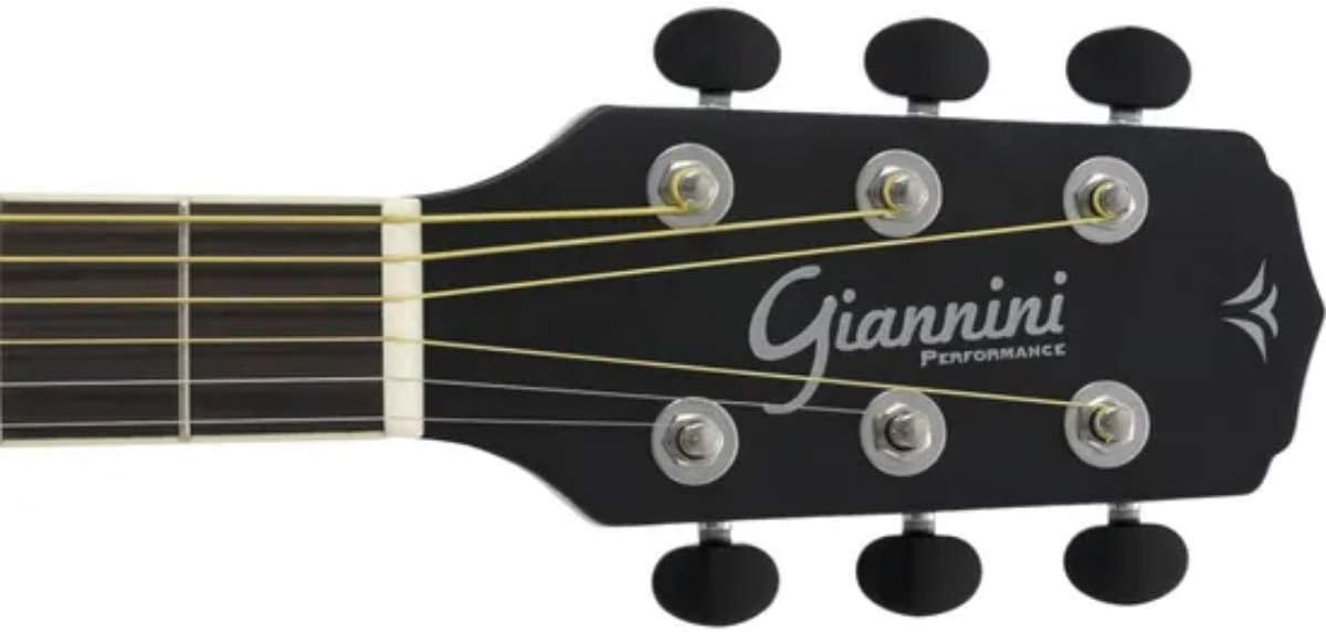 Cabeça do violão Giannini com seis tarraxas pretas e logo branco em fundo preto fosco.