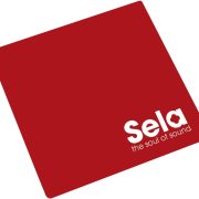 Pad antiderrapante vermelho para cajon Sela SE 039 com logo branco.