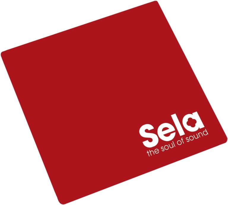 Pad antiderrapante vermelho para cajon Sela SE 039 com logo branco.