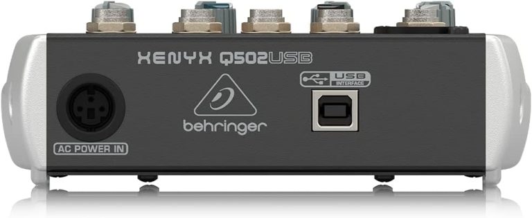 Behringer Xenyx Q502USB mixer analógico vista traseira com conexão USB e entrada de alimentação AC