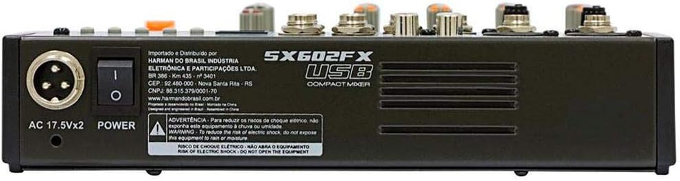 Parte traseira mesa de som Soundcraft SX602FX USB com entrada AC, botão power e informações do fabricante.