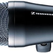 Microfone Sennheiser e902 preto fosco para Kick Drum com grade metálica e design robusto