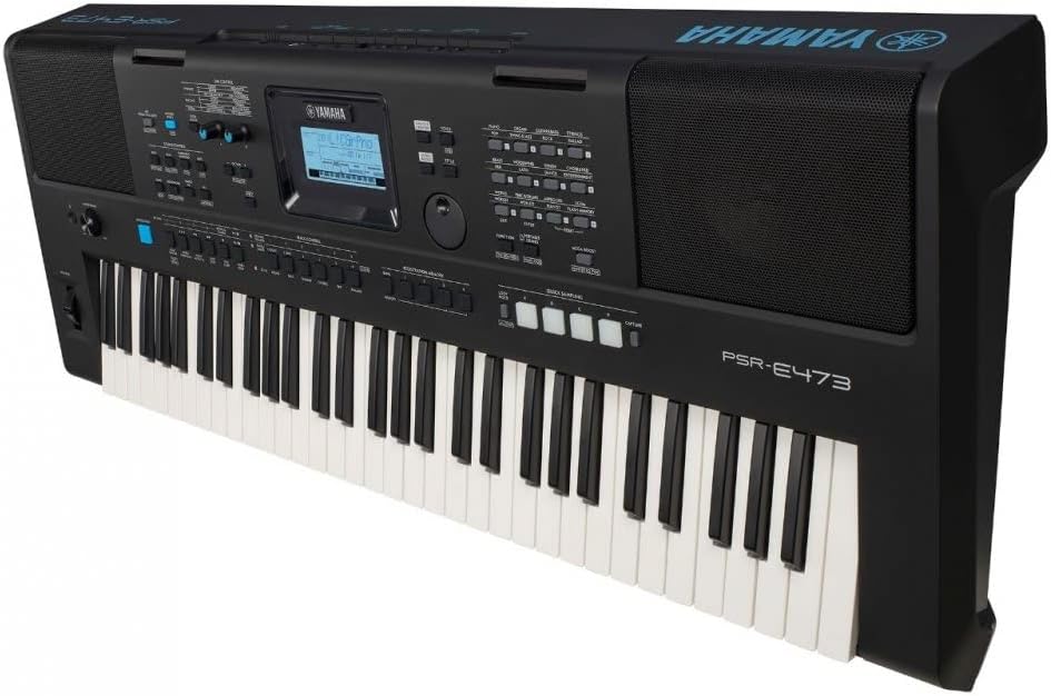 Teclado portátil Yamaha PSR-E473 preto com 61 teclas, tela LCD azul e botões multifuncionais