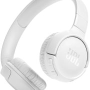 JBL Tune 520BT fones de ouvido on-ear sem fio na cor branca com almofadas acolchoadas e design moderno.