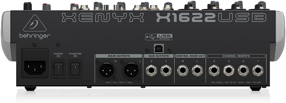 Parte traseira da mesa de som Behringer X1622USB com conexões e controles